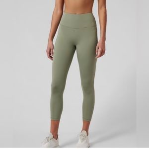 NWOT- Athleta Elation Train 7/8 Tight, Medium
